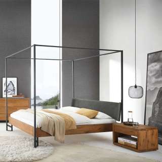 Himmelbett Factory Style aus Wildeiche Massivholz Metall