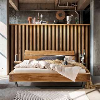 Doppelbett Massivholzbett in Wildeichefarben im Industry und Loft Stil